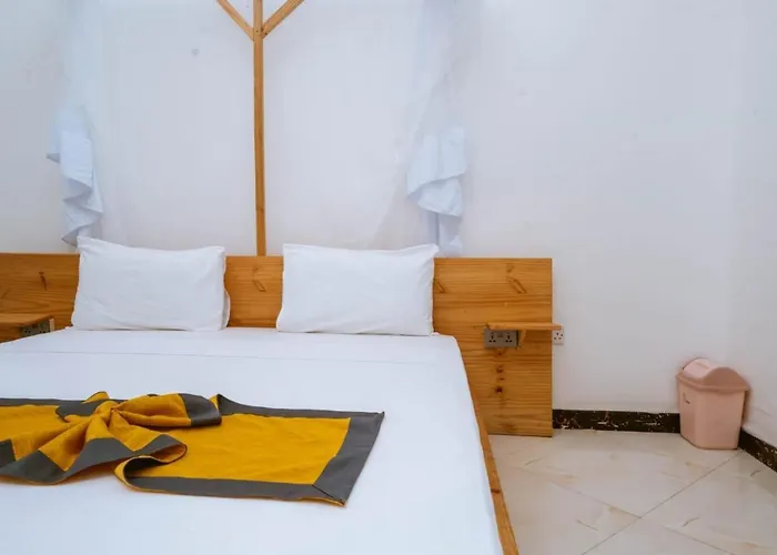 Farashuu Luna Hotel