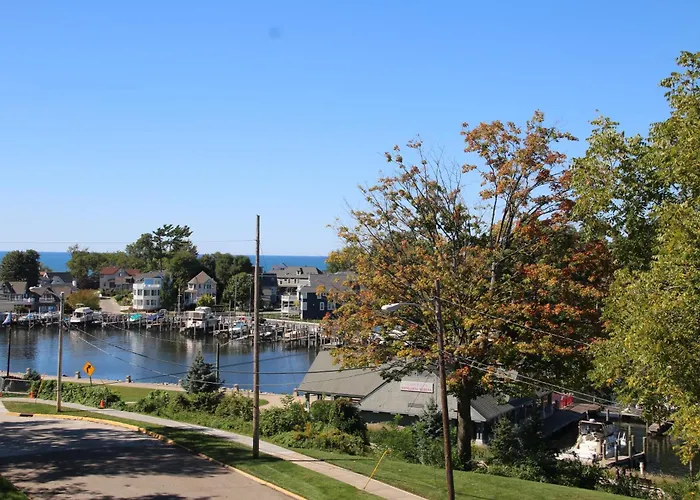 Luxury Dt Home Overlooking River With Views Of Lake Michigan