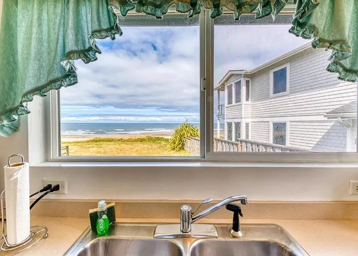 Inviting Dog-Friendly Studio With Unobstructed Ocean Views