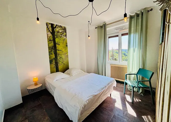 Logis Hotel-Restaurant Aux Trois Roses