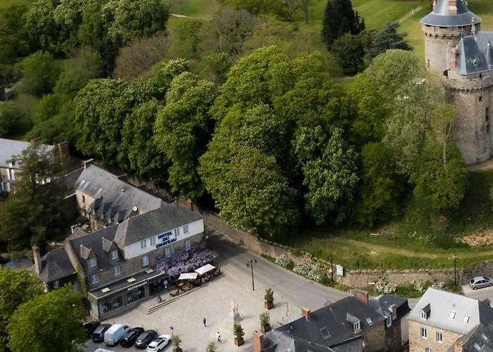 Logis Hotel Du Chateau - Combourg, Proche Saint-Malo