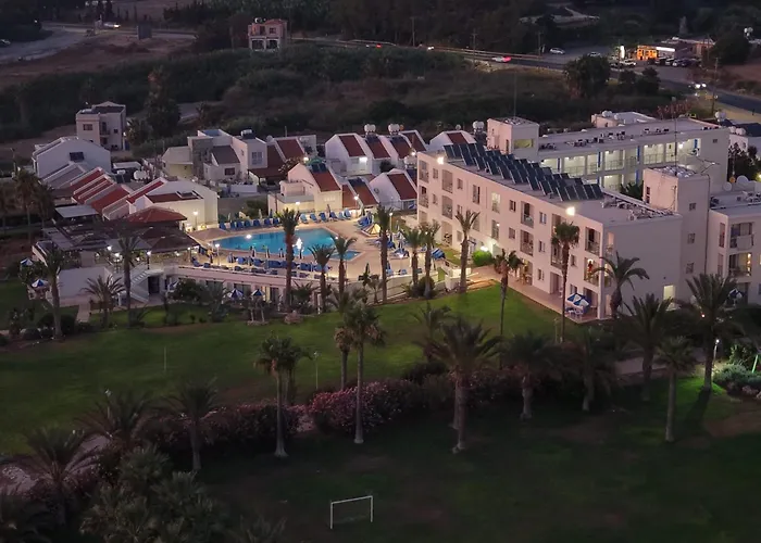 Helios Bay Hotel And Suites Klorakas