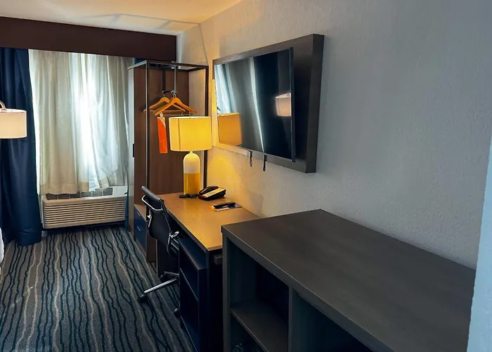 Comfort Inn & Suites Brentwood - Nashville