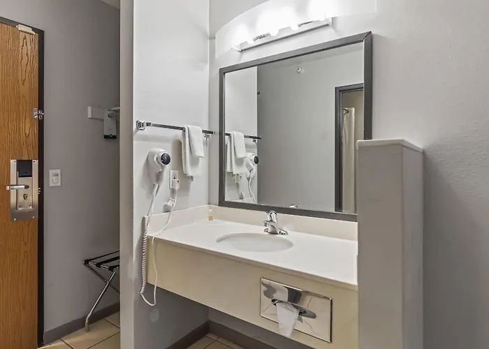 Quality Inn & Suites Salina National Forest Area