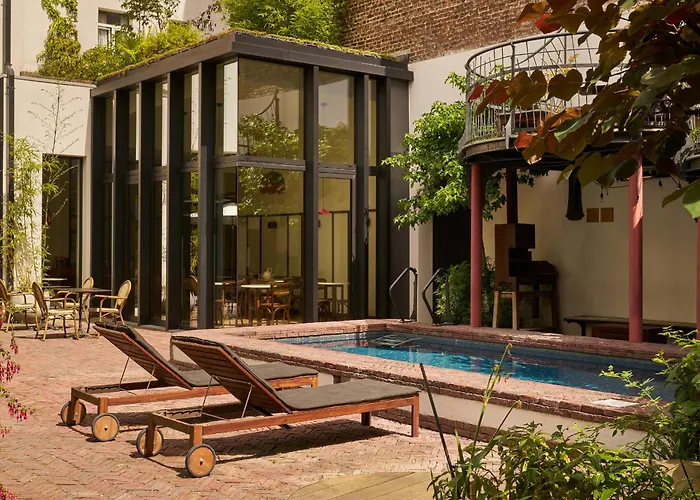 Le Berger Latroupe Hotel