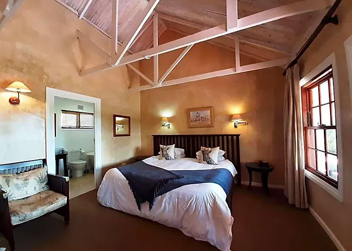 Leeuwenbosch Shearers Lodge - Amakhala Game Reserve