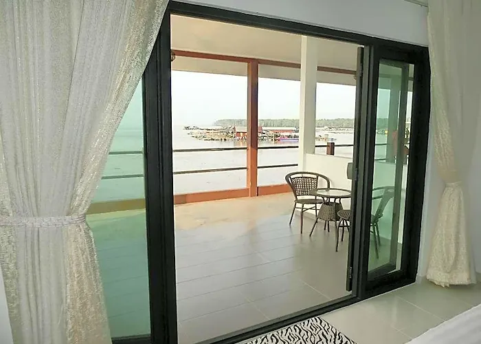 Kukup Xiang Holiday Home