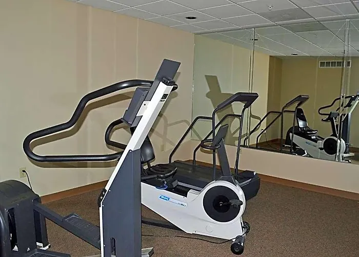Paola Inn And Suites