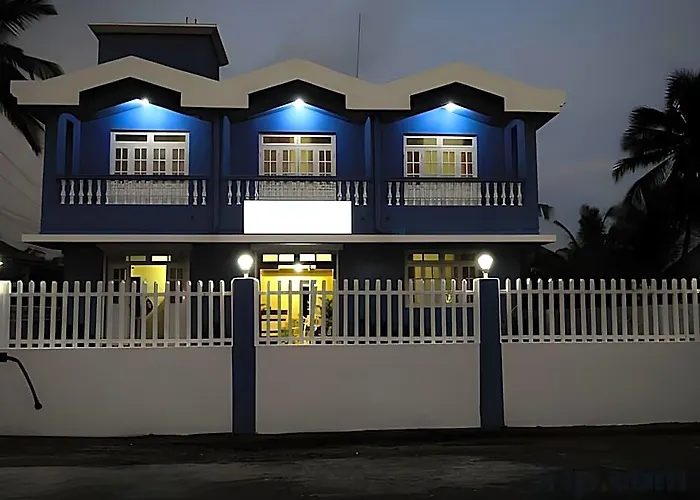 Veeniola Holiday Home