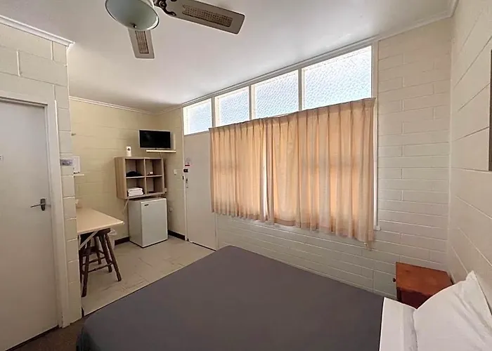Glossop Motel