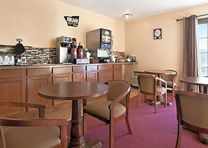 Travelodge Inn & Suites By Wyndham Muscatine