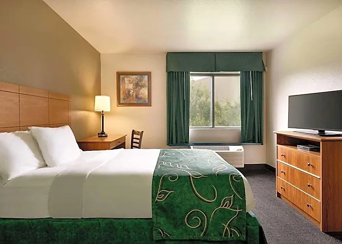 Travelodge By Wyndham Dexter