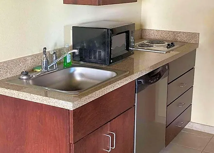 Boarders Inn & Suites By Cobblestone Hotels - Oshkosh