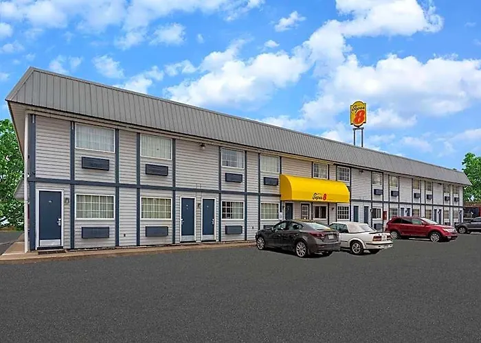 Super 8 By Wyndham Wooster