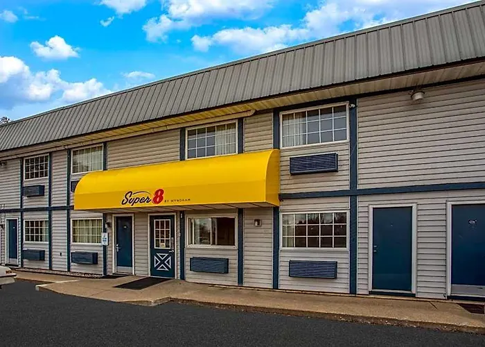 Super 8 By Wyndham Wooster