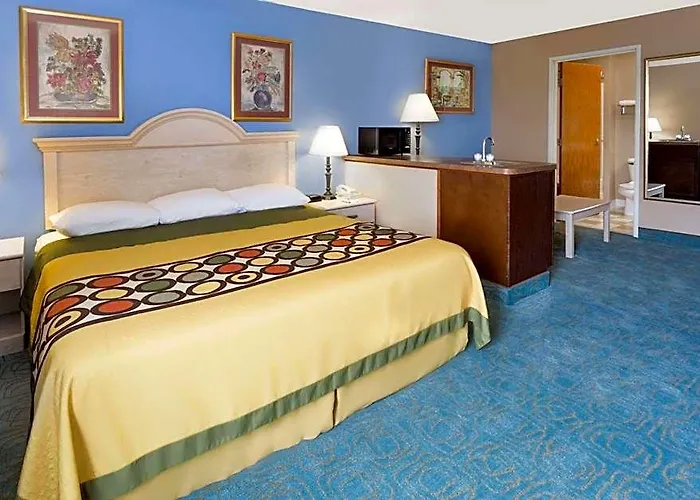 Super 8 By Wyndham Freeport
