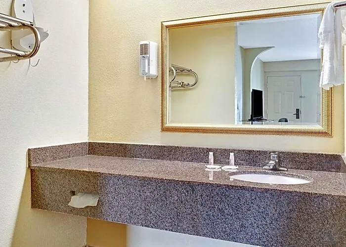 Days Inn & Suites By Wyndham Stockbridge Atlanta