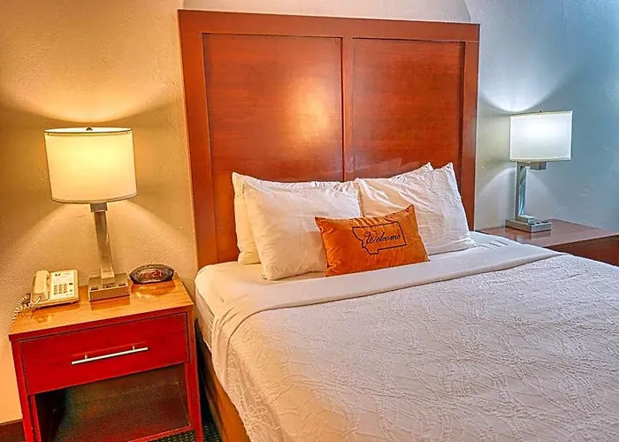 Yellowstone River Inn & Suites