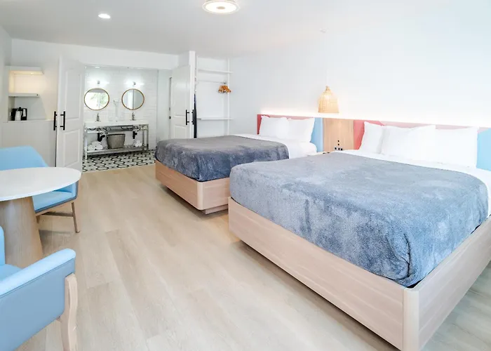 The Belmont Shore Inn