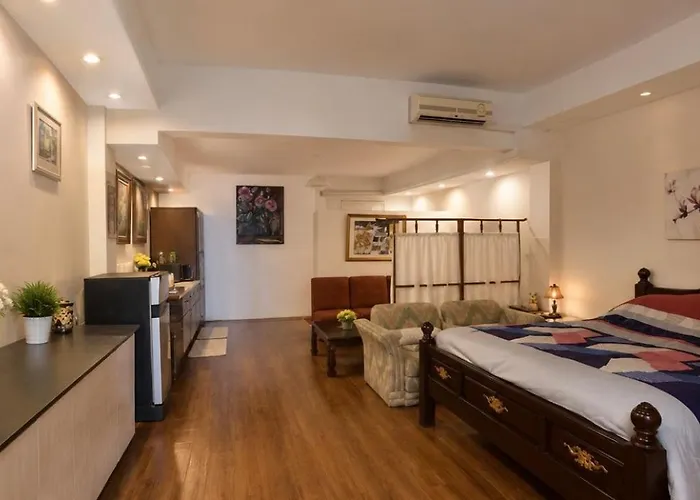 Sammy Seaview: Beachfront Golden Elephant at Mae Ramphueng