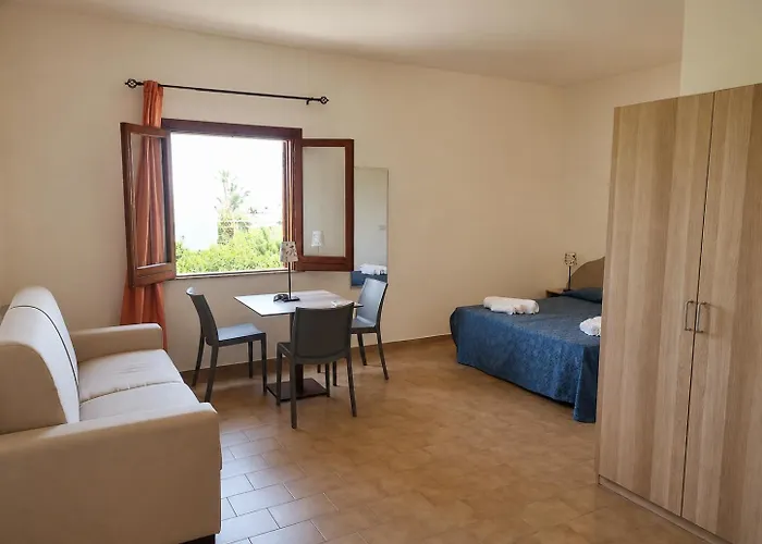 Testa di Monaco - Basic Beach Accommodations