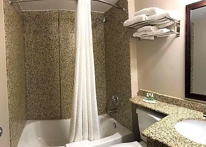 Red Maple Inn And Suites