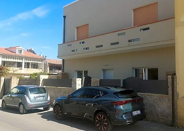 Charming Santantioco Red Apartment With 2-Way Air Con Uncovered Parking