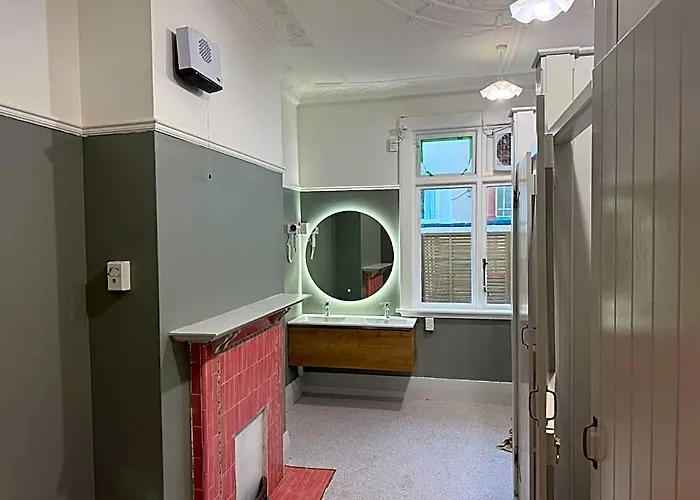 Manor On The Park Backpackers
