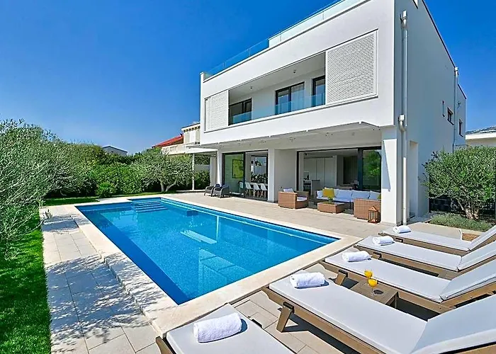 Bedroom Villa Near Split With Pool