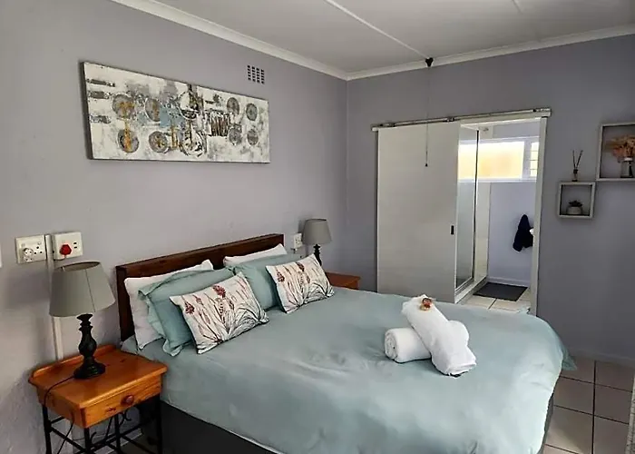 25 On Main Struisbaai