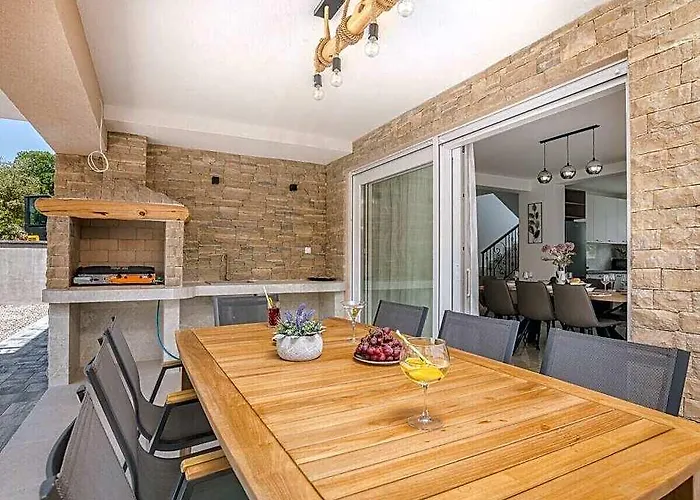 Lusarci Comfortable Holiday Residence