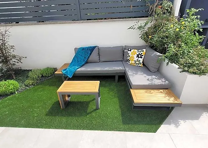 Urban Oasis - Private Fenced Garden With Bbq Area