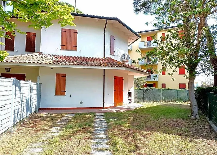 Attractive Villa With Garden