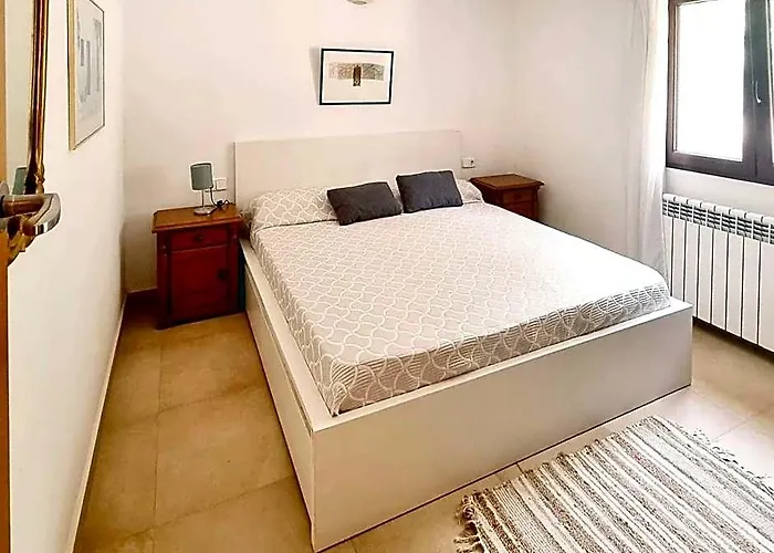 Villa Near Cala Tropicana With Pool