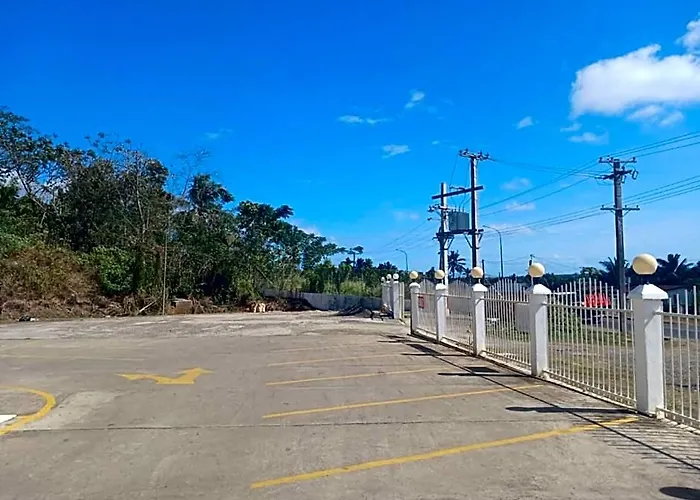 White Diamond Apartment