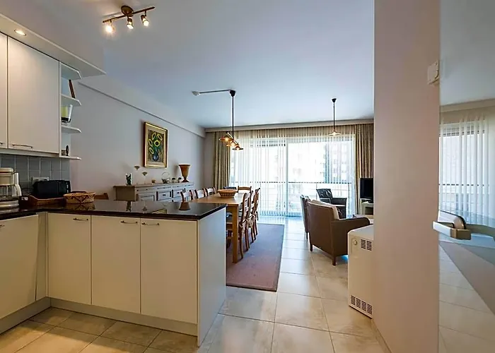 Apartment Near Seawall With Sea View