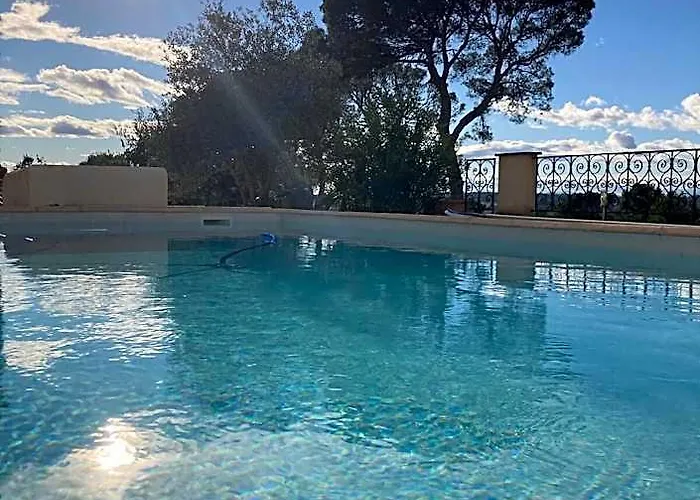 Maison Avec Grande Piscine Surplombant La Garrigue