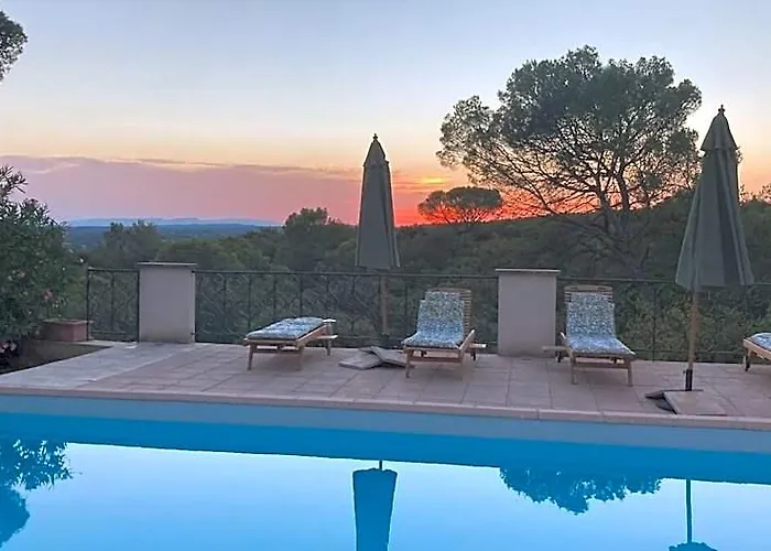 Maison Avec Grande Piscine Surplombant La Garrigue