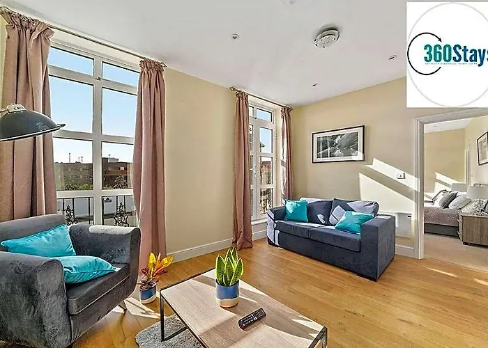 2 Bedroom Apt. 01 + Parking In Maidenhead