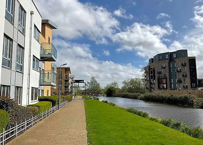 Beautiful Riverview Apartment