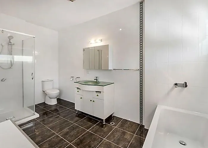 Pet Friendly Oasis By The River, Noosaville