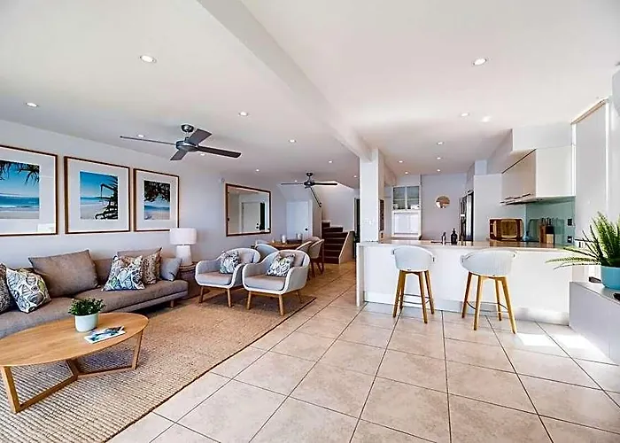 Bella Vista ~ Views, Walk Onto Sand & Roof Bar