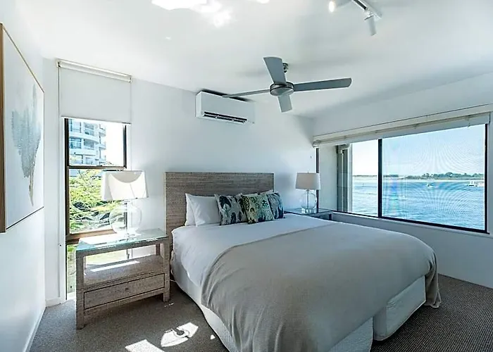 Bella Vista ~ Views, Walk Onto Sand & Roof Bar