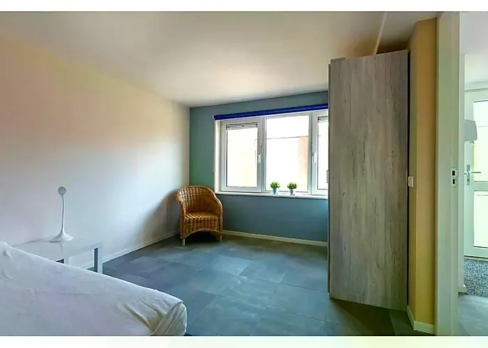 Spacious Flat With Views Of The Harbour