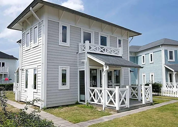 Villa In Hellevoetsluis Near North Sea Beach