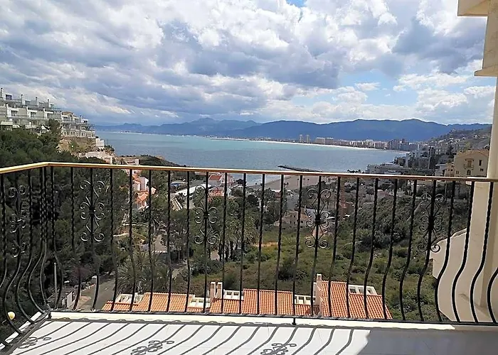 Apartment With Panoramic Frontal Sea Views