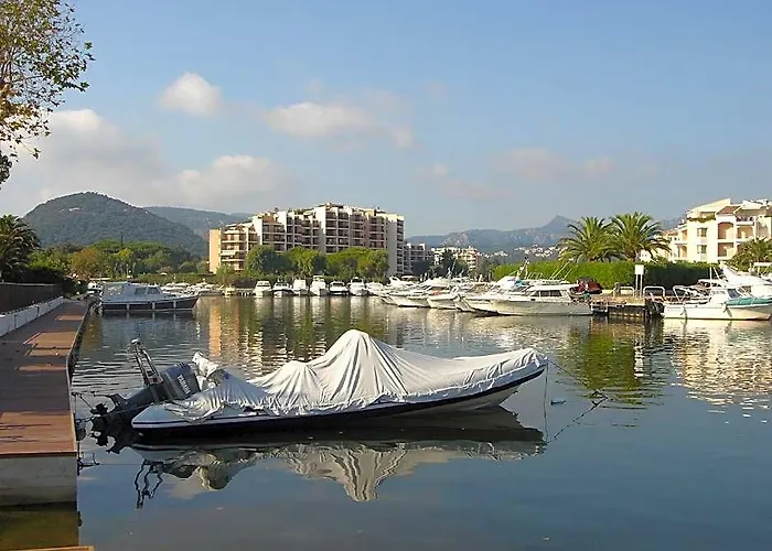 Luxurious Two Bedroom Garden Apartment With Stunning Cannes Marina Views
