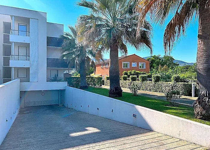 Luxurious Two Bedroom Garden Apartment With Stunning Cannes Marina Views