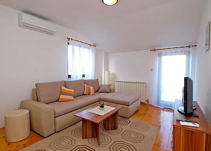 Apartment 589