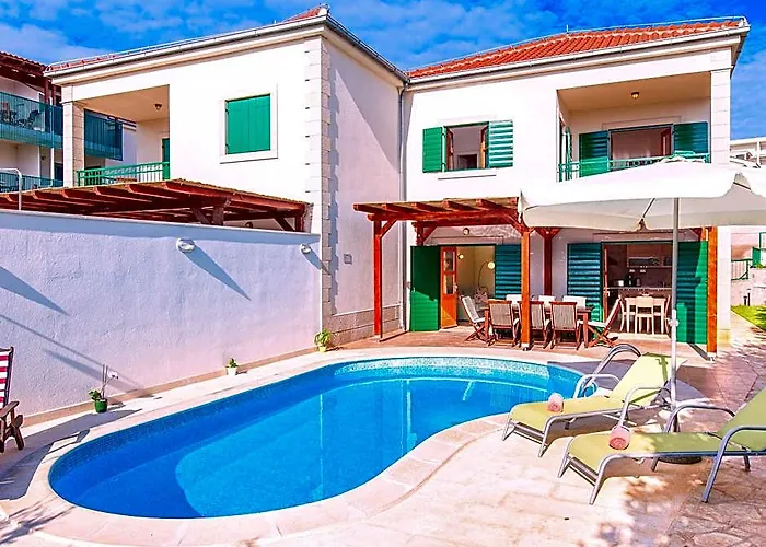 Charming Villa With Spacious Rooms And Private Swimming Pool In The Lavender Island Of Hvar